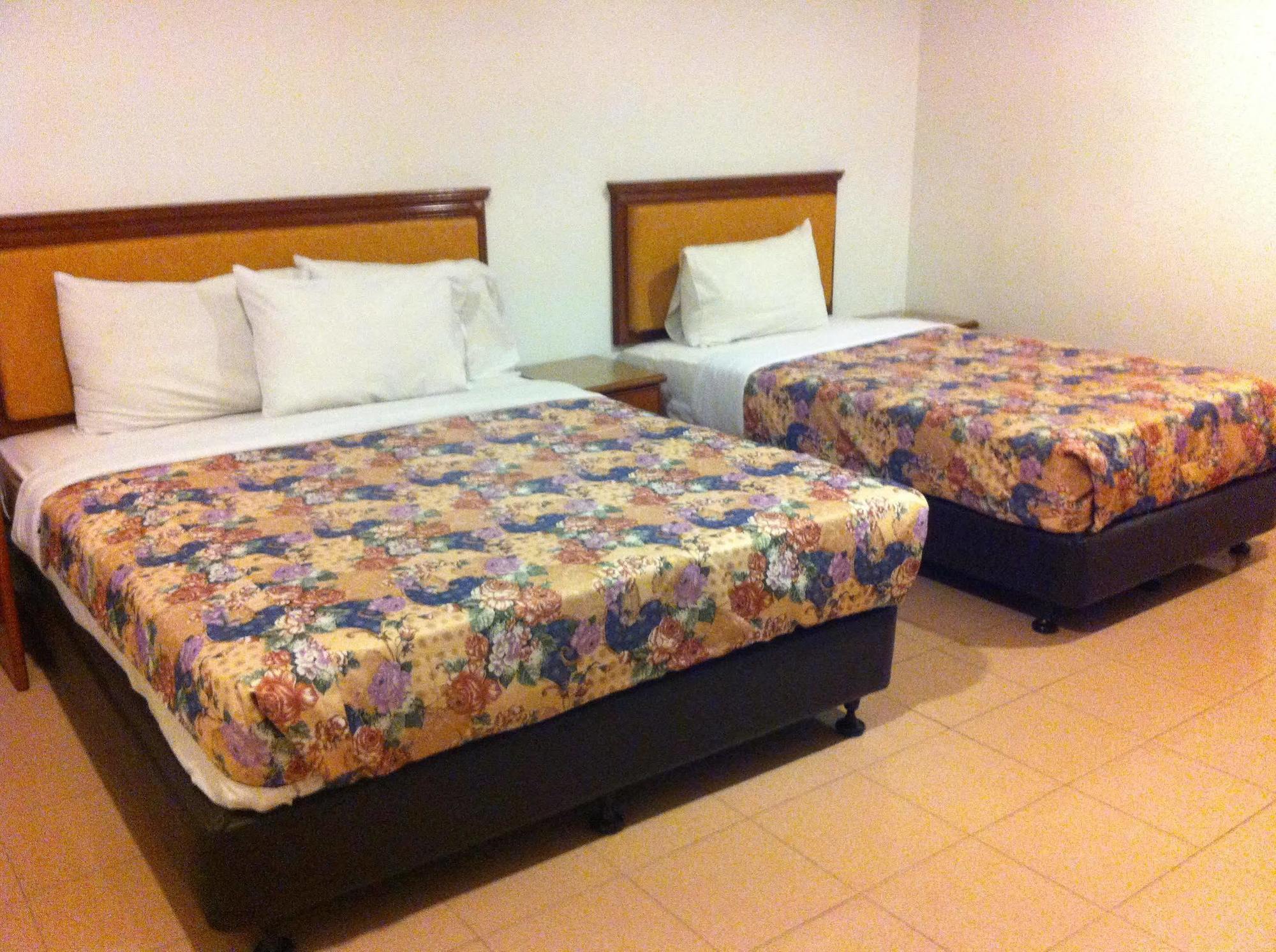 Hotel Home 88 Teluk Intan Exteriör bild