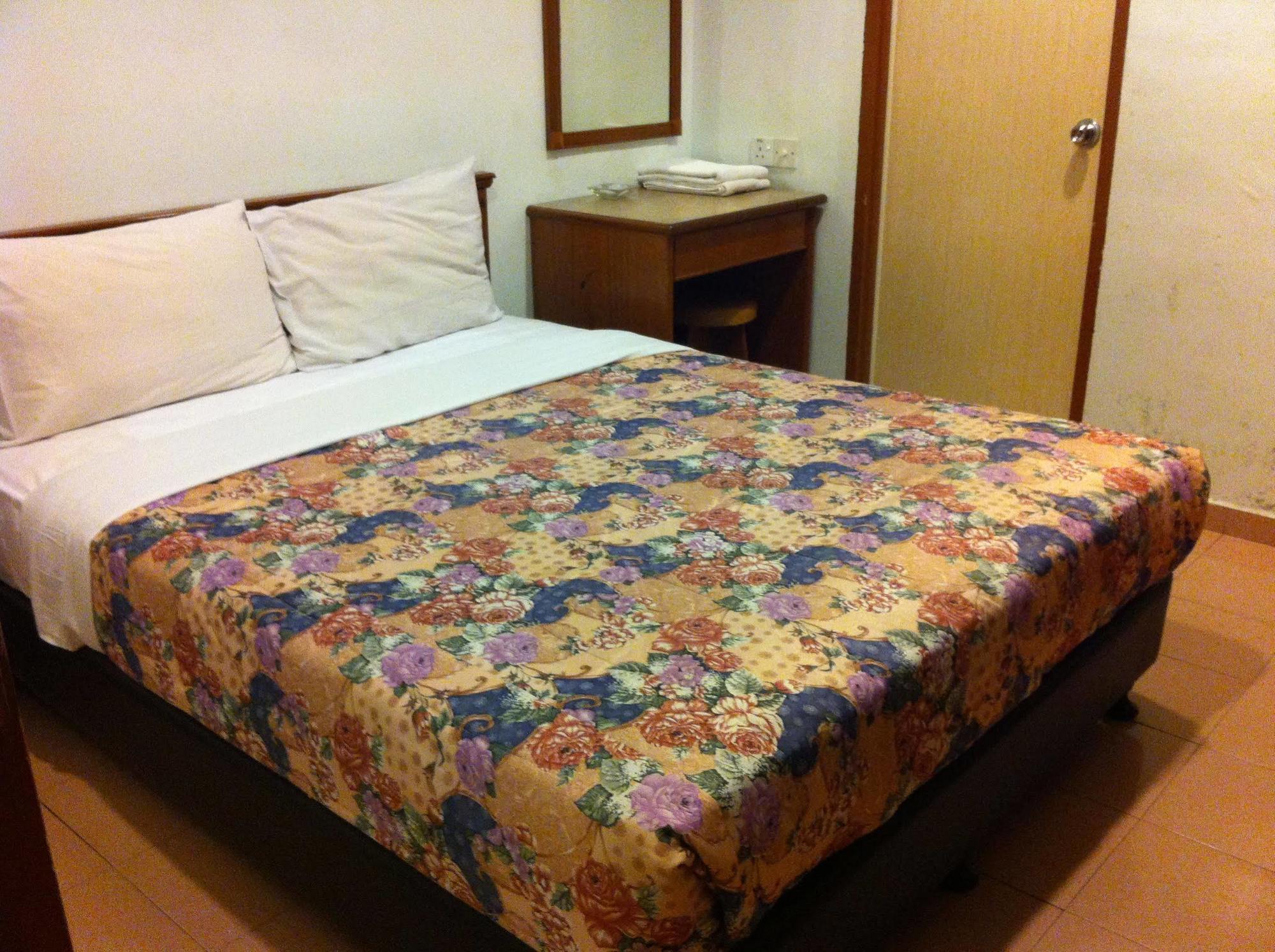 Hotel Home 88 Teluk Intan Exteriör bild